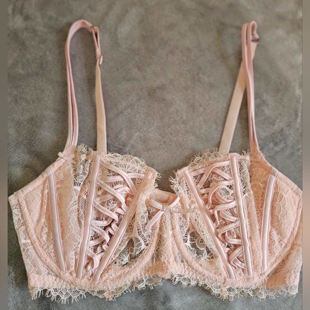 Victoria's Secret Lace Balconette Bra in Pale Pink